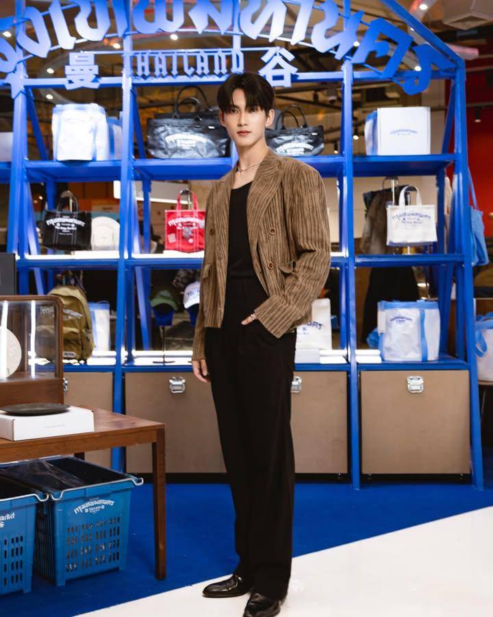 outfit smart casual ala First Chalongrat (Instagram.com/first_fh) 