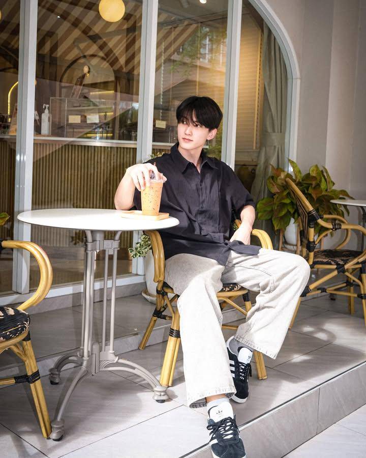 outfit smart casual ala First Chalongrat (instagram.com/first_fh)