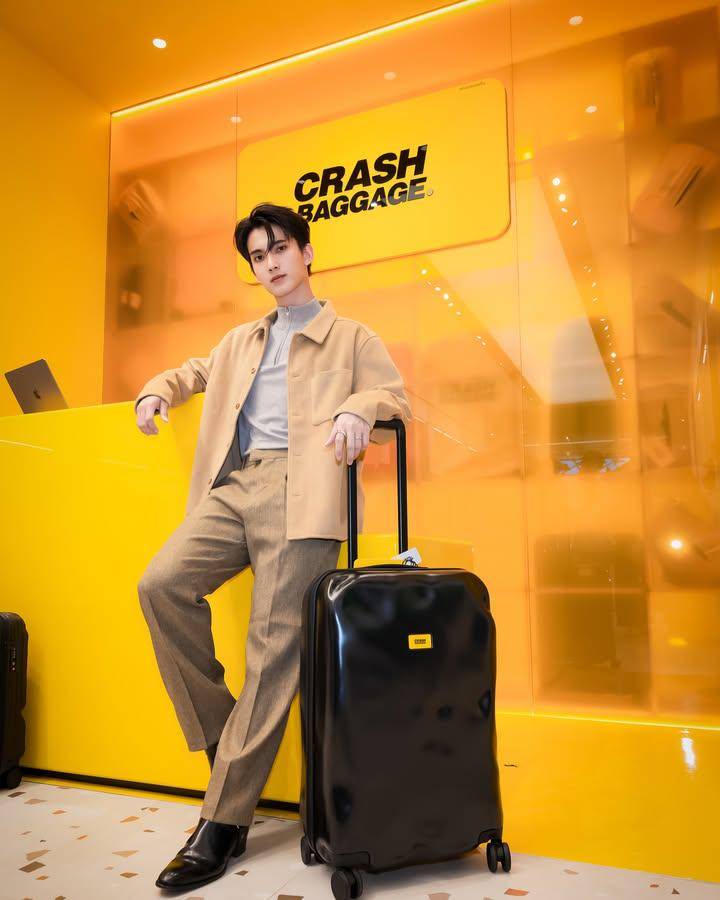 outfit smart casual ala First Chalongrat (Instagram.com/first_fh)