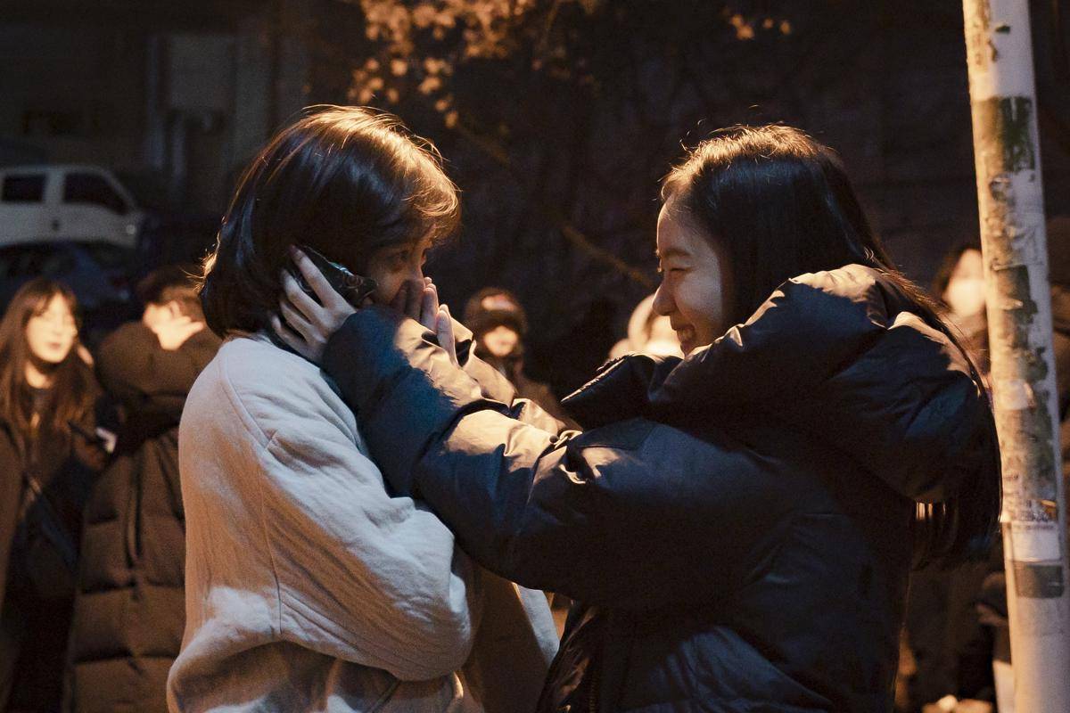 Kim Go Eun dan Park Ji Hyun di BTS You and Everything Else