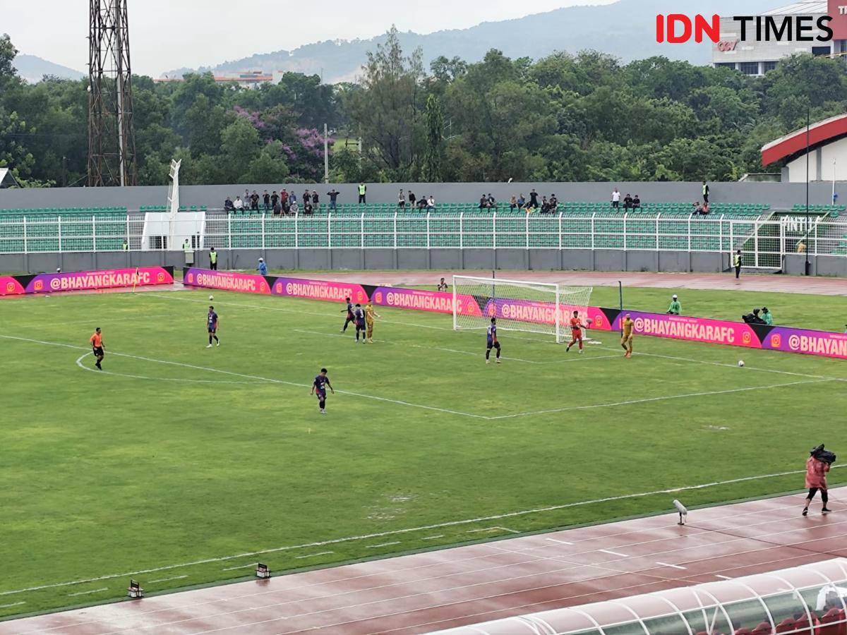Pertandingan Bhayangkara Presisi Lampung FC vs Persik Kediri. (IDN Times/Muhaimin)