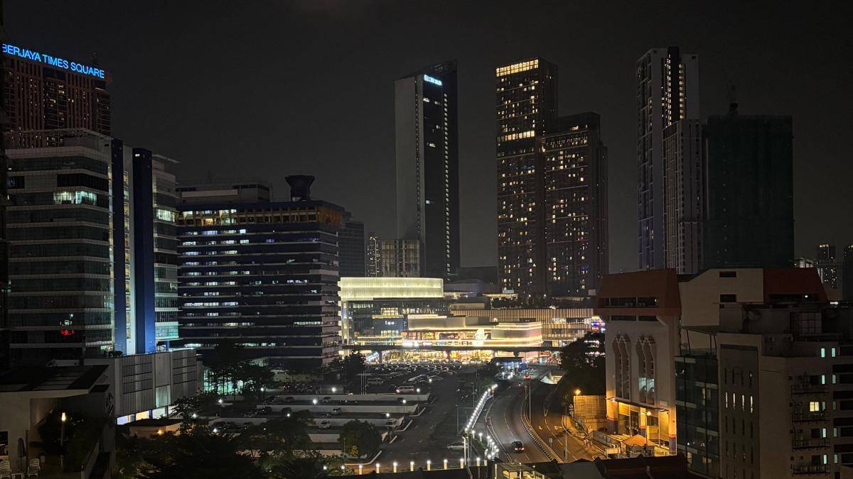Suasana malam Kuala Lumpur (Mangara Wahyudi)