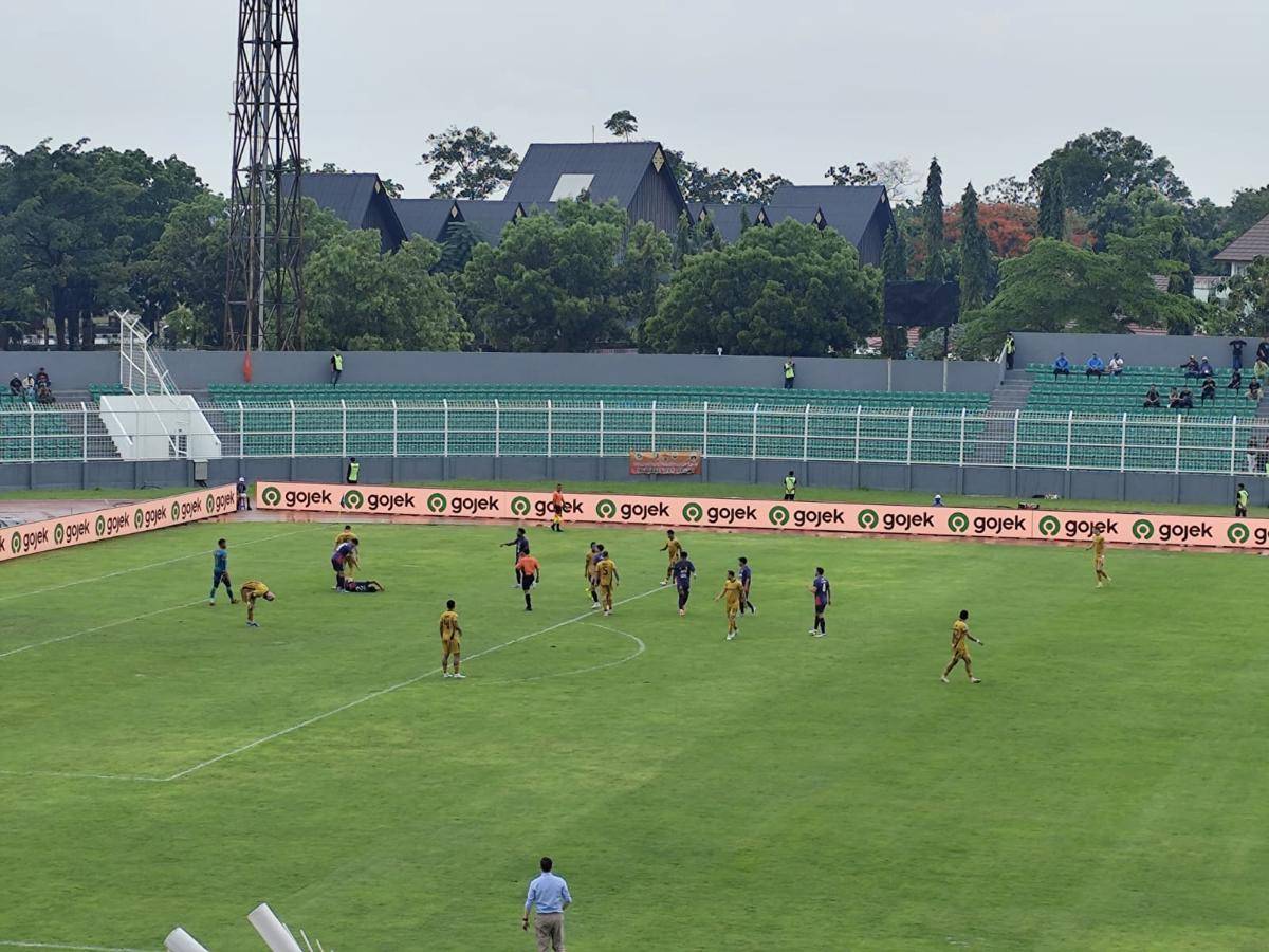 Pertandingan Bhayangkara Presisi Lampung FC vs Persik Kediri.