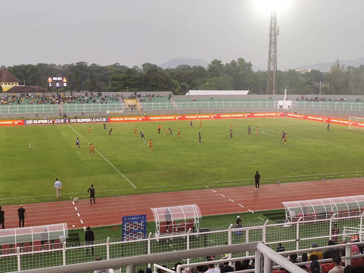 Pertandingan Bhayangkara Presisi Lampung FC vs Persik Kediri. (IDN Times/Muhaimin)
