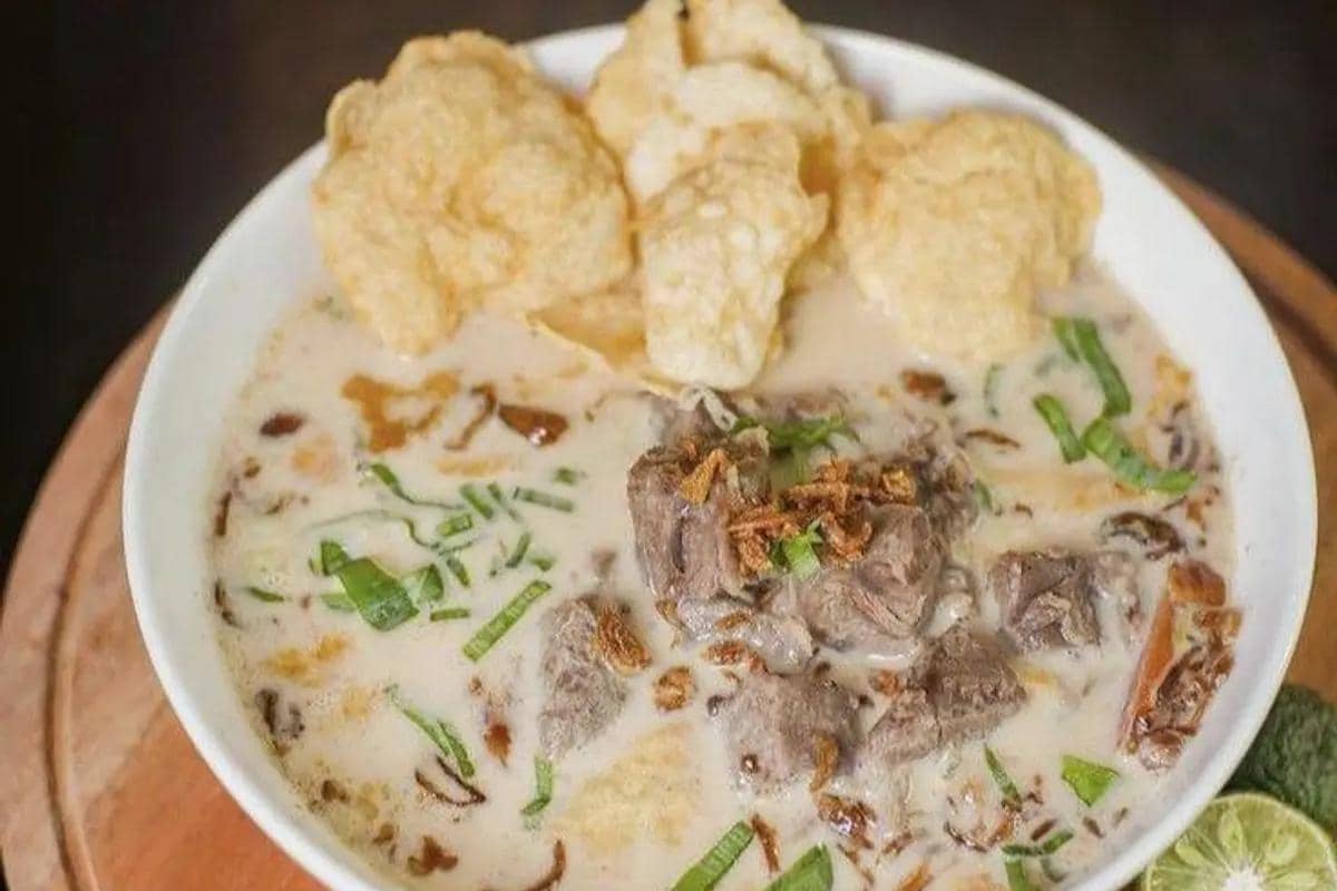 Ilustrasi Soto Betawi Susu (https://id.pinterest.com/haveanparioty/)