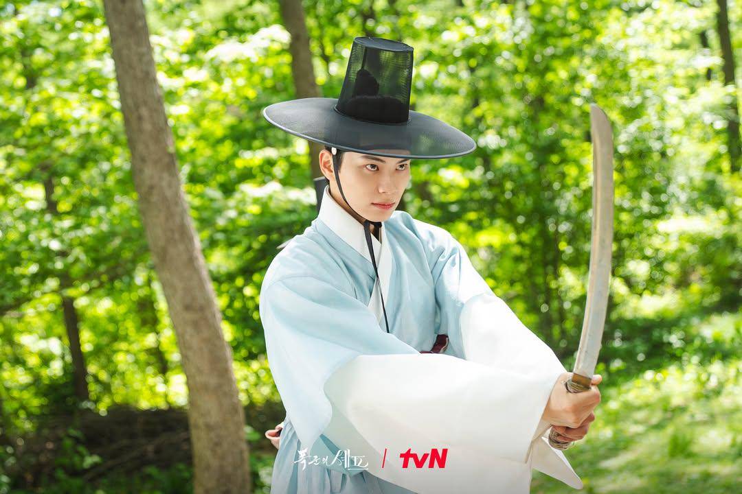Still cut drama Bon Appetit, Your Majesty (instagram.com/tvn_drama)