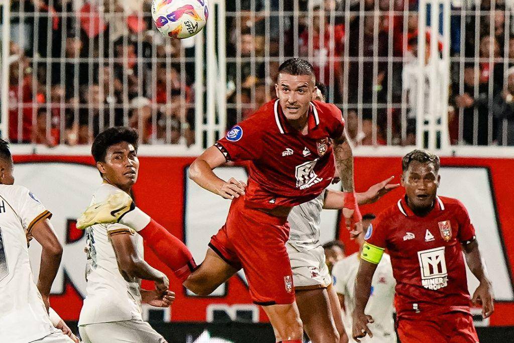 Salah satu momen laga pekan ke-18 BRI Liga 1 2024/2025 antara Malut United versus Madura United yang berlangsung di Stadion Gelora Kie Raha Ternate pada 10 Januari 2025. (Instagram.com/malutunitedfc)