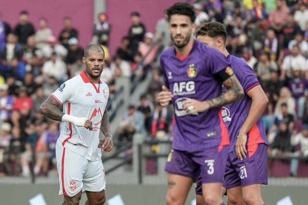 Striker Malut United yakni David da Silva (kiri) dalam laga pekan ke-5 BRI Super League 2025/2026 melawan Persik Kediri di Stadion Brawijaya Kab. Kediri pada 12 September 2025. (Instagram.com/psm_makassar)