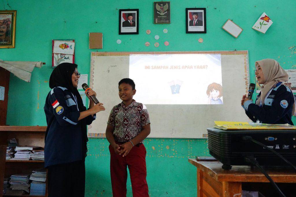 Dosen dan mahasiswa Itera Berkolaborasi Dampingi Masyarakat Desa Kiluan Negeri, Kecamatan Kelumbayan, Kabupaten Tanggamus Melalui Program Kuliah Kerja Nyata (KKN) Rekognisi Itera (Dok.Itera)