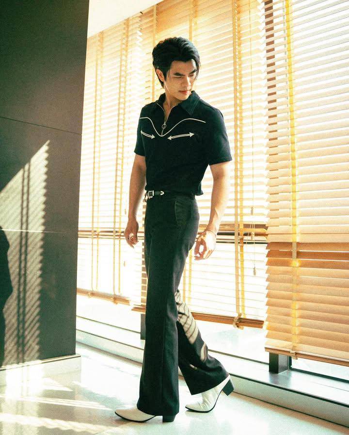 gaya french tuck ala Mile Phakphum (instagram.com/milephakphum)