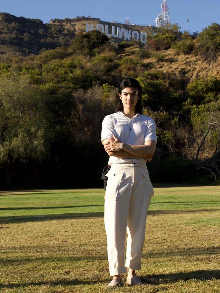 gaya french tuck ala Mile Phakphum (instagram.com/milephakphum)