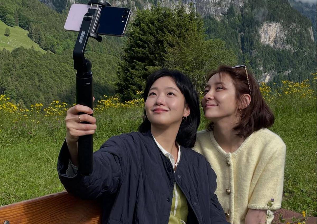 Kim Go Eun dan Park Ji Hyun di BTS You and Everything Else 