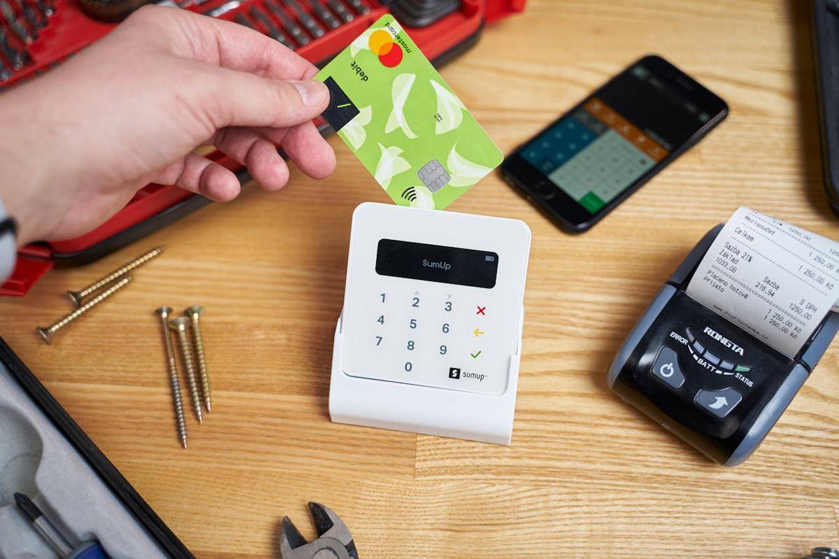 Ilustrasi seseorang yang sedang membatasi paylater karena sudah mendapatkan peringatan debt (pexels.com/Photo by Hook Tell)