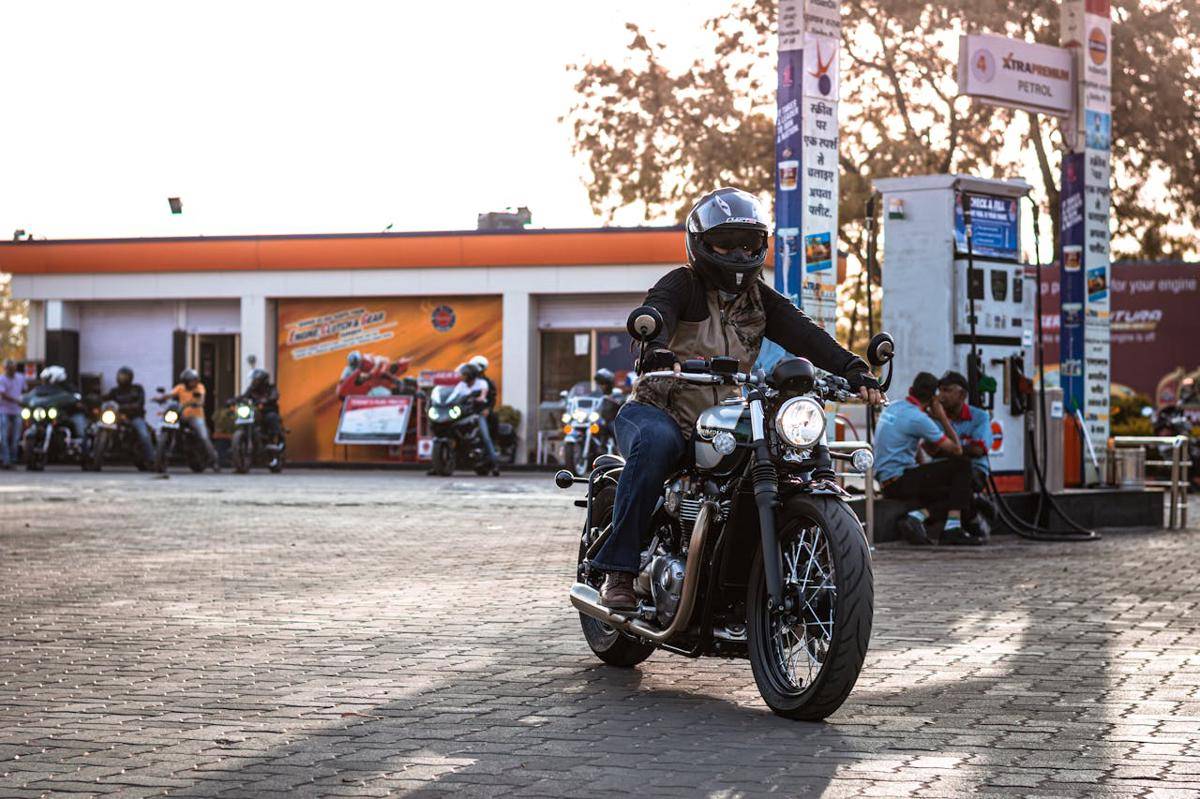 ilustrasi mengendarai motor (pexels.com/Ishan Kulshrestha)