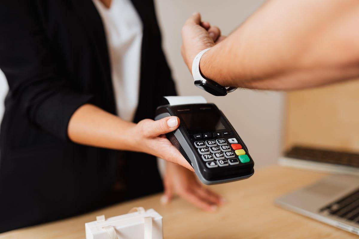 ilustrasi keuntungan e-wallet syariah (pexels.com/Photo By: Kaboompics.com)