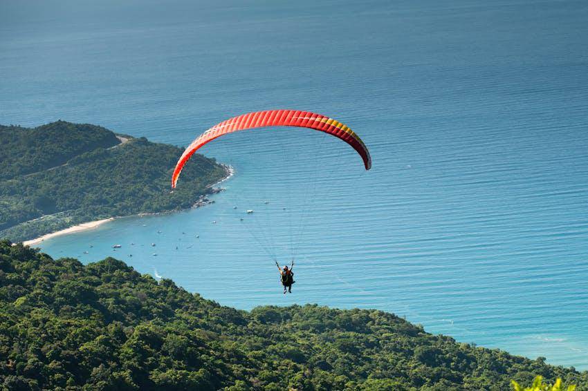 Ilustrasi paragliding (pexels.com/Quang Nguyen Vinh)