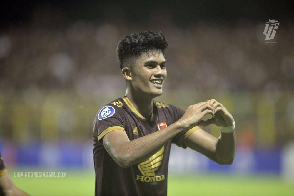 Striker PSM Makassar, Ramadhan Sananta, merayakan gol yang ia cetak ke gawang Persib Bandung dalam laga pekan ke-7 BRI Liga 1 2022-23, 29 Agustus 2022. (Dok. PT. Liga Indonesia Baru)