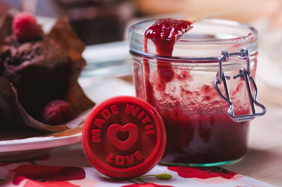ilustrasi red velvet cream jar 