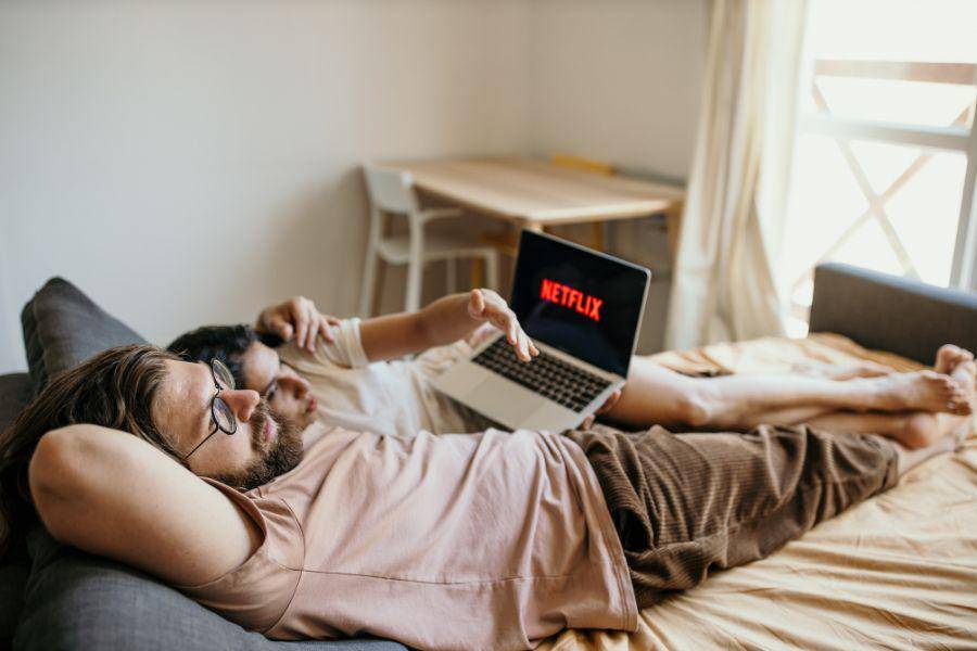 Potret menonton Netflix