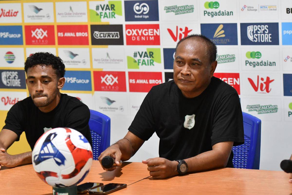 Pelatih PSMS Kas Hartadi da Winger Ari Maring (dok.PSMS)