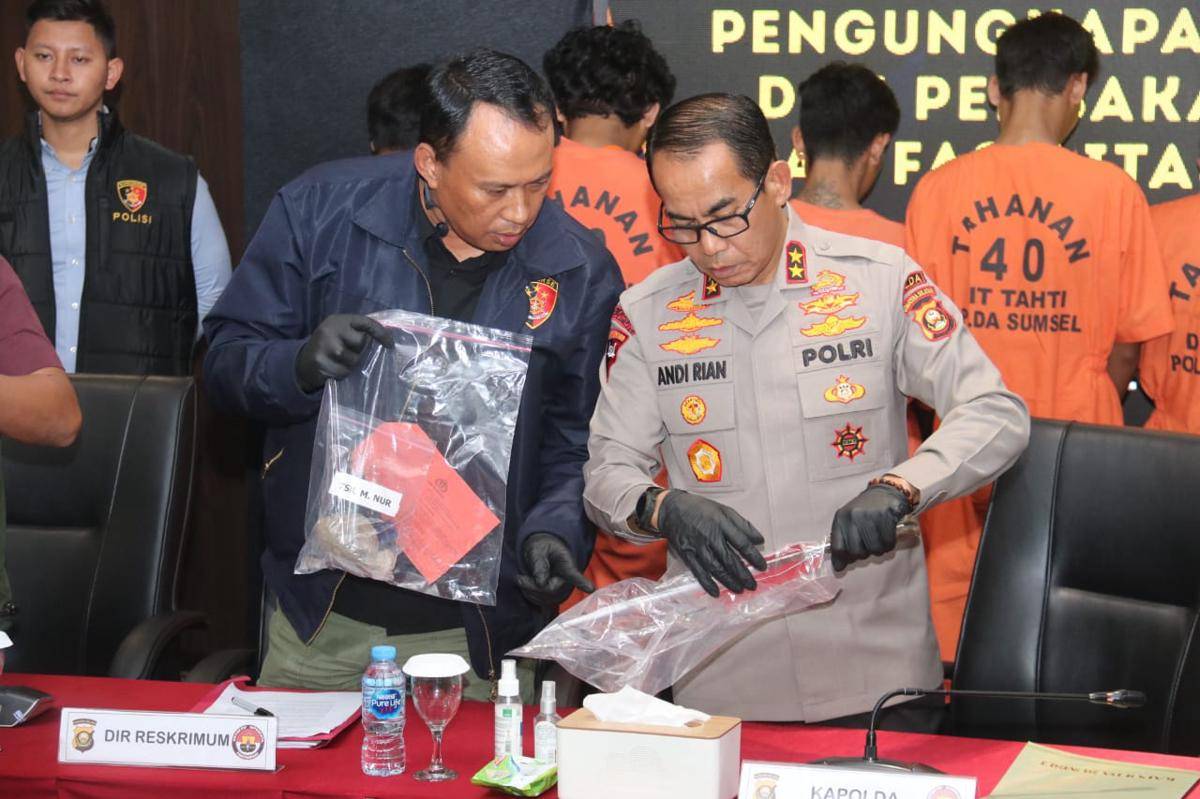 Kapolda Sumsel Irjen Pol Andi Rian R. Djajadi merilis para perusuh di akhir Agustus di Palembang (Dok: Polda Sumsel)