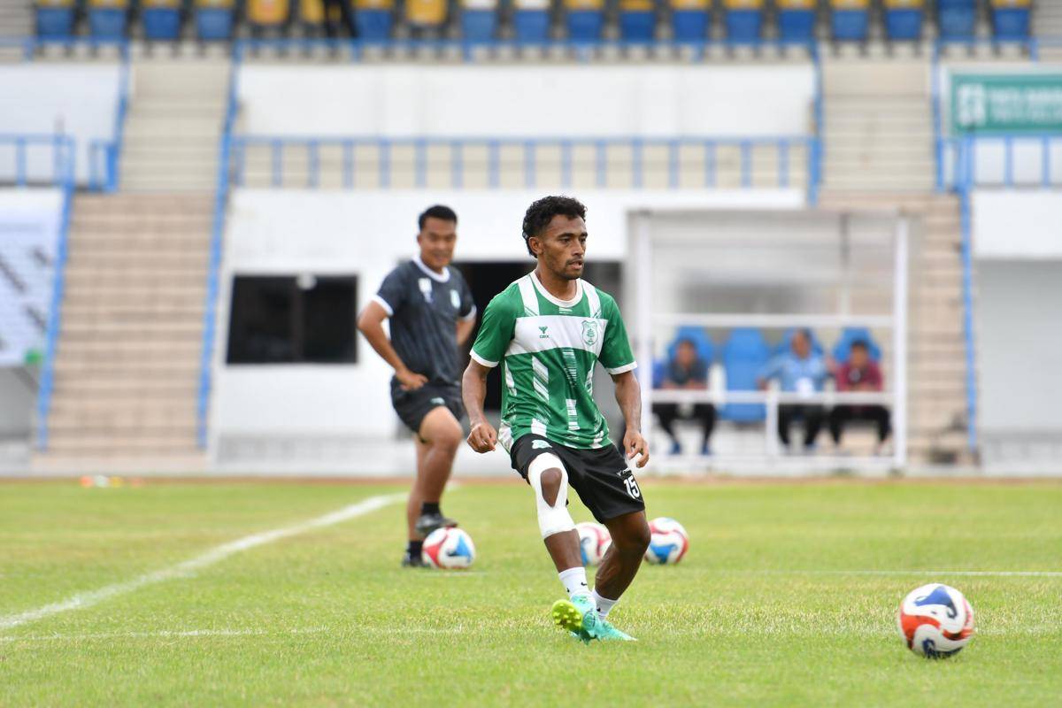 Winger PSMS Ari Maring saat berlatih di Stadion Kaharuddin Nasution, Pekanbaru (dok.PSMS)