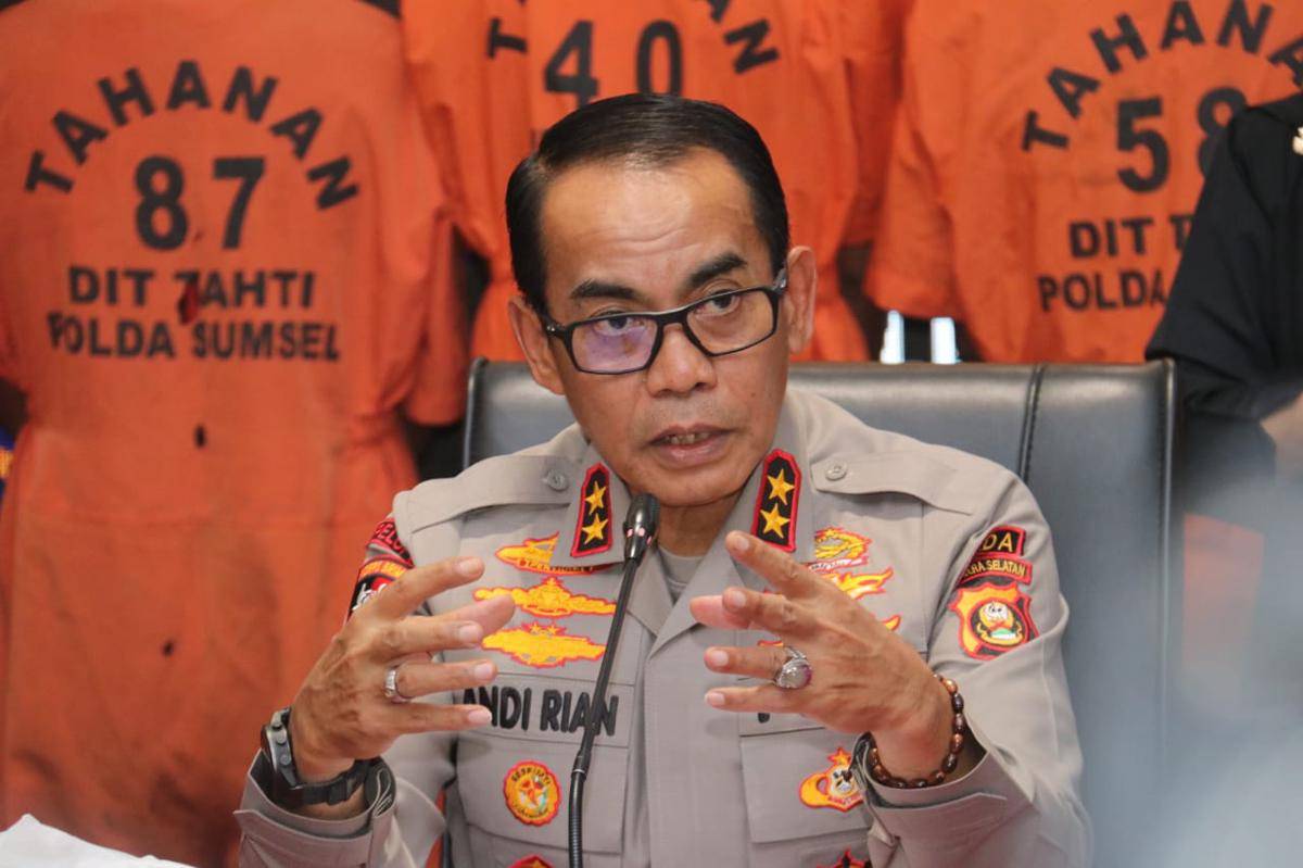 Kapolda Sumsel Irjen Pol Andi Rian R. Djajadi merilis para perusuh di akhir Agustus di Palembang (Dok: Polda Sumsel)
