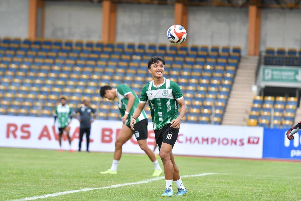 Pemain PSMS Rivai saat berlatih di Stadion Kaharuddin Nasution, Pekanbaru (dok.PSMS)