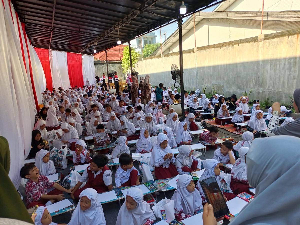 Sebanyak 200 pelajar SD Muhammadiyah 02 Medan, mengikuti lomba mewarnai dengan tema “Nusantara Bicara MotoGP Pertamina Enduro Mandalika”.jpg