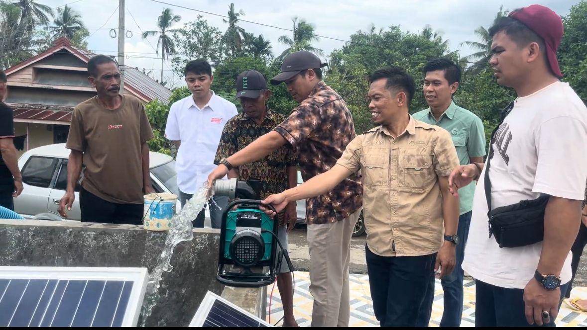 Dosen FT UNM terapkan teknologi irigasi tenaga surya di Desa Salassae Bulukumba. (Dok. Istimewa)