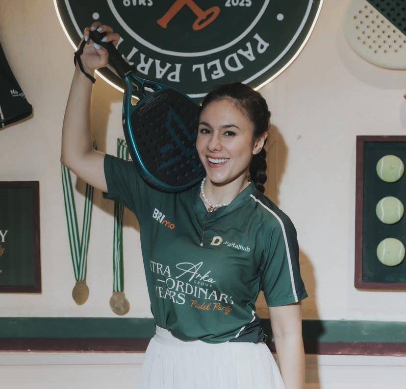 harga raket Padel artis (Instagram.com/yaswildblood)