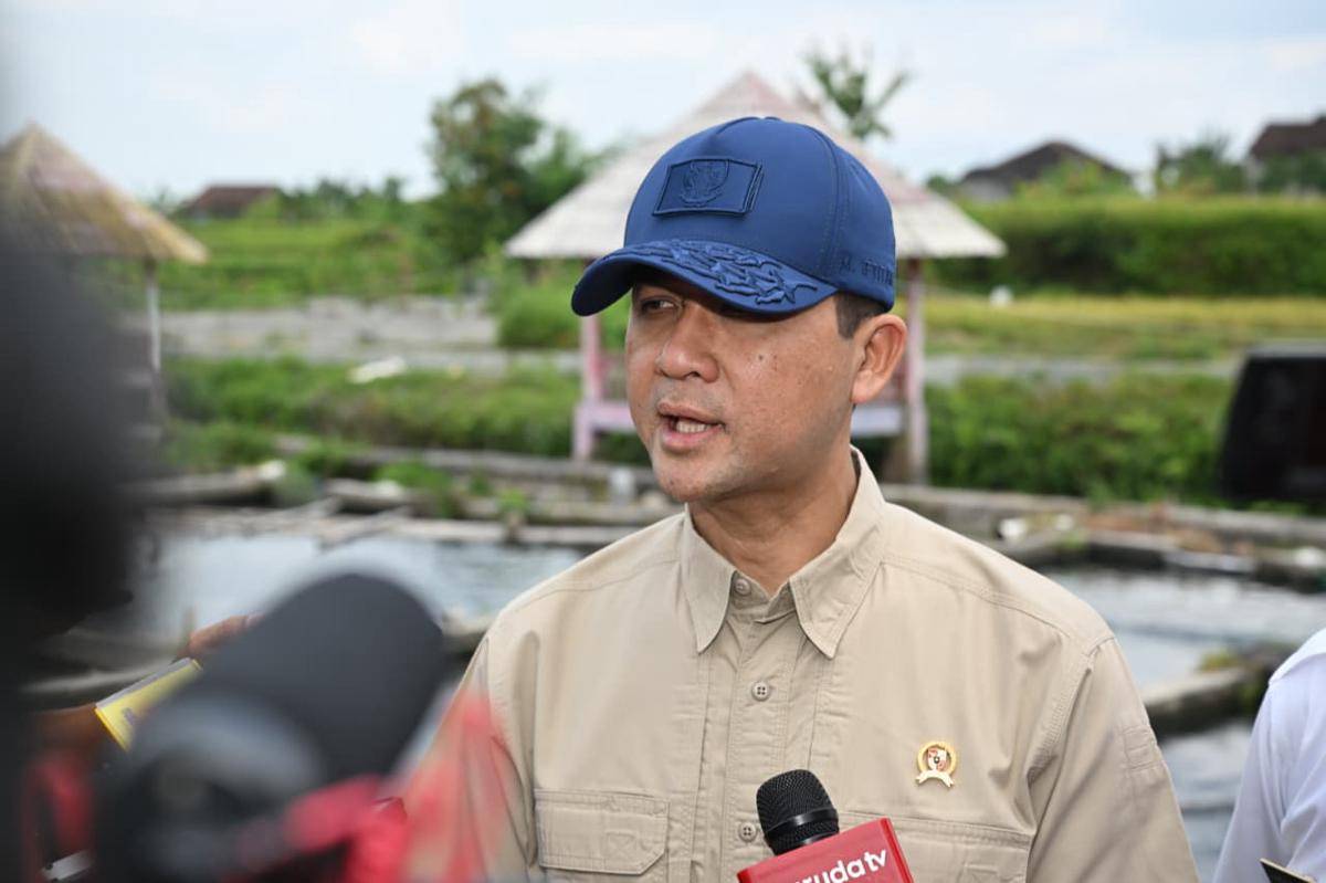 Menteri Transmigrasi M. Iftitah Sulaiman Suryanagara. (Dok. Kementerian Transmigrasi)