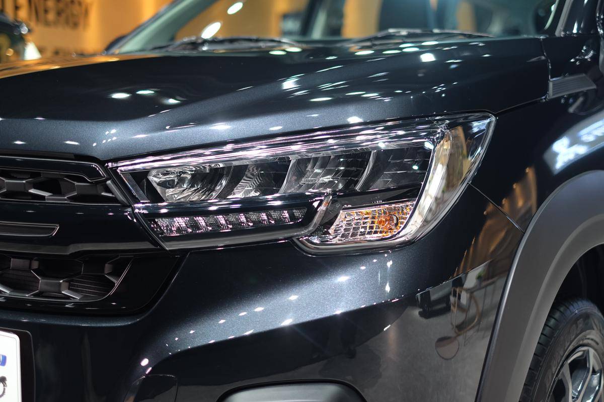 Suzuki XL7 Hybrid Alpha Kuro