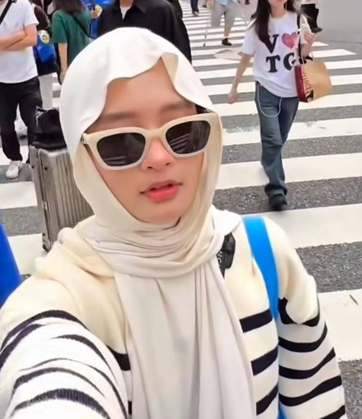 potret Inara Rusli jalan-jalan di Jepang