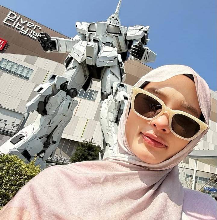 potret Inara Rusli jalan-jalan di Jepang