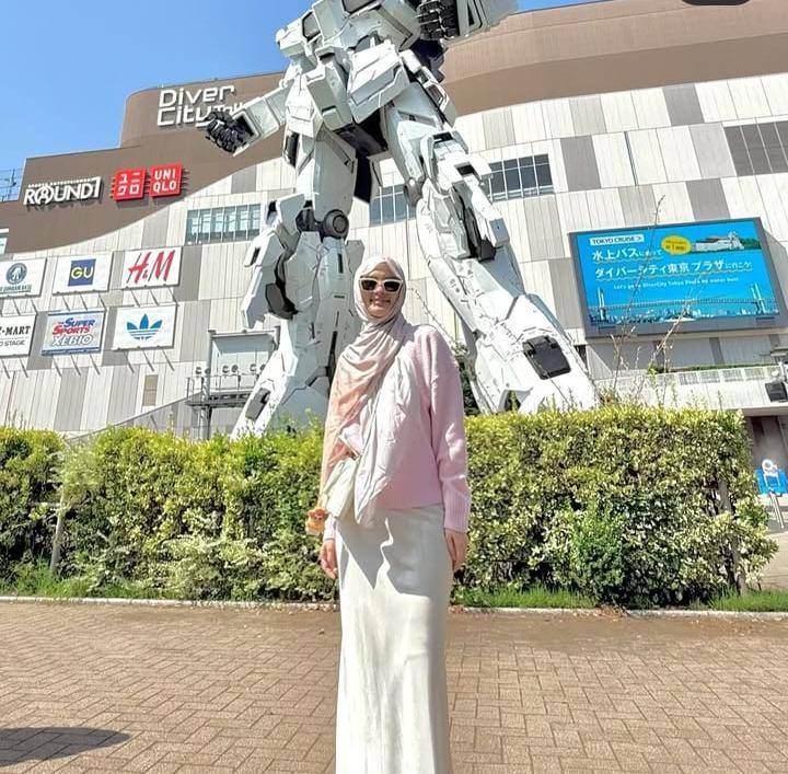 potret Inara Rusli jalan-jalan di Jepang