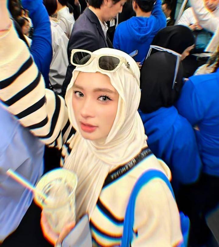 potret Inara Rusli jalan-jalan di Jepang