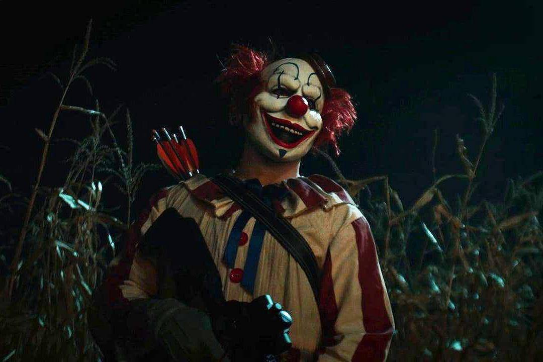 adegan dalam film Clown in a Cornfield