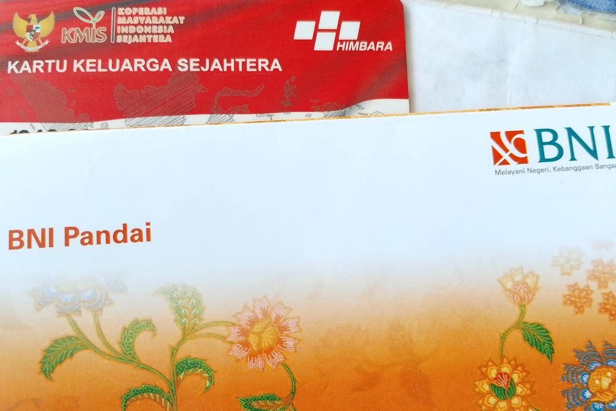 Buku tabungan  penerima manfaat PKH. IDN Times/Riyanto.