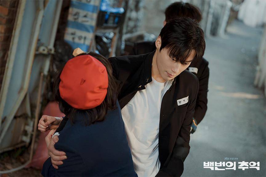 Heo Nam Jun di A Hundred Memories (dok. JTBC/A Hundred Memories)