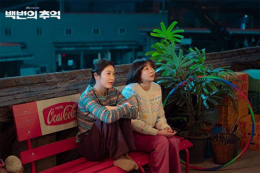 Shin Ye Eun dan Kim Da Mi di A Hundred Memories (dok. JTBC/A Hundred Memories)