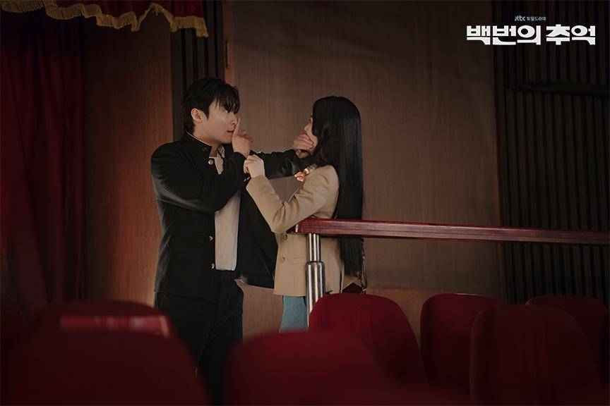 Heo Nam Jun dan Shin Ye Eun di A Hundred Memories
