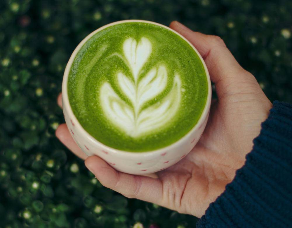 ilustrasi matcha latte (unsplash.com/Raymond Petrik)