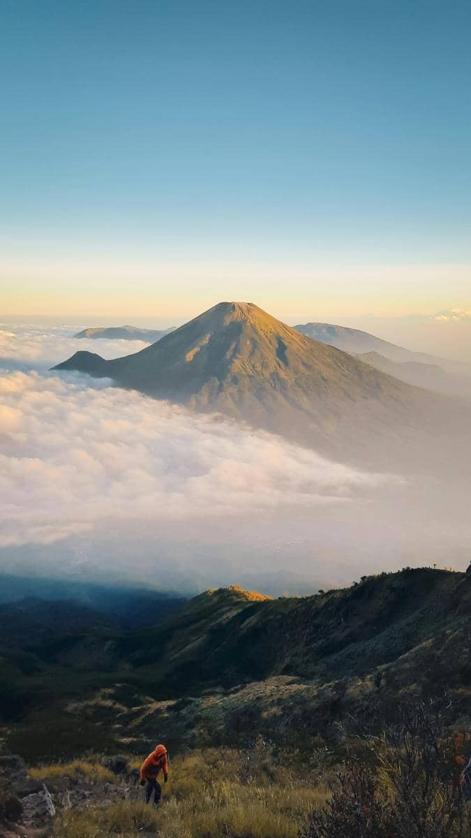 Ilustrasi Gunung Sumbing (unsplash.com/Alvian Hasby)