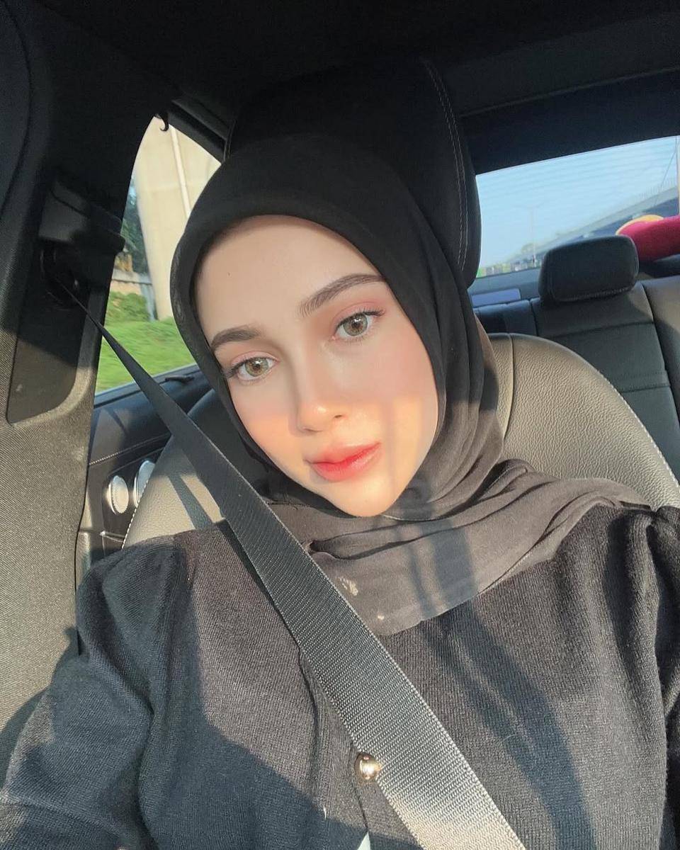 makeup natural ala Miskah Shafa (instagram.com/miskashf)