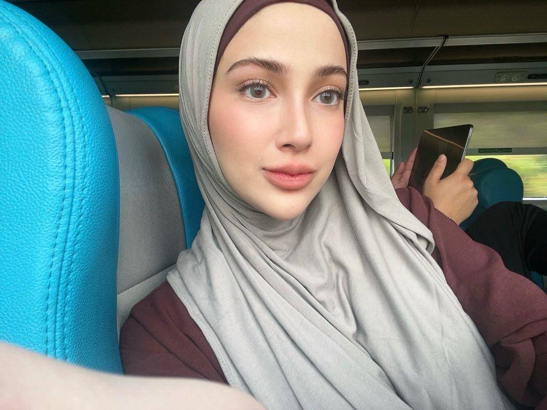 makeup natural ala Miskah Shafa (instagram.com/miskashf)