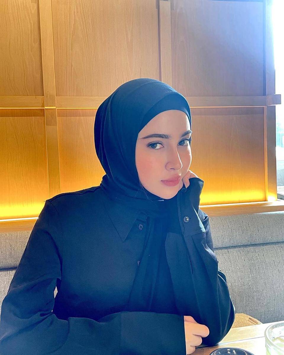 makeup natural ala Miskah Shafa (instagram.com/miskashf)