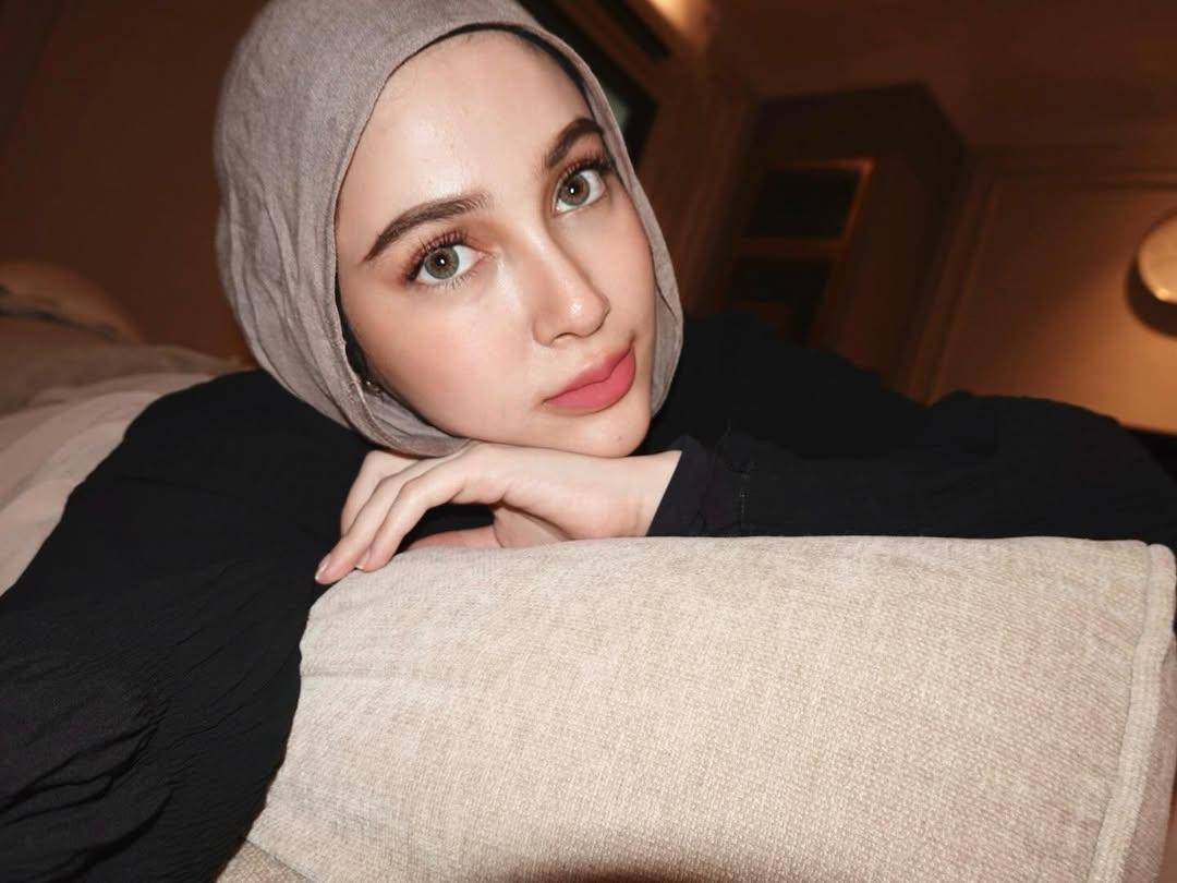 makeup natural ala Miskah Shafa (instagram.com/miskashf)