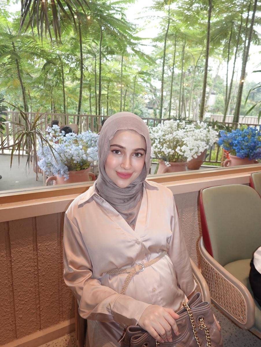 makeup natural ala Miskah Shafa (instagram.com/miskashf)