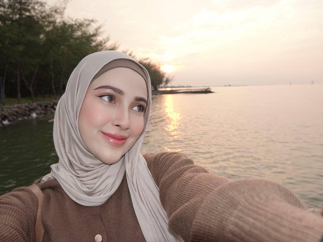 makeup natural ala Miskah Shafa (instagram.com/miskashf)